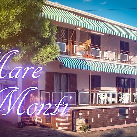 Apartments And Rooms Mare-Monti Стариград-Пакленица Екстериор снимка