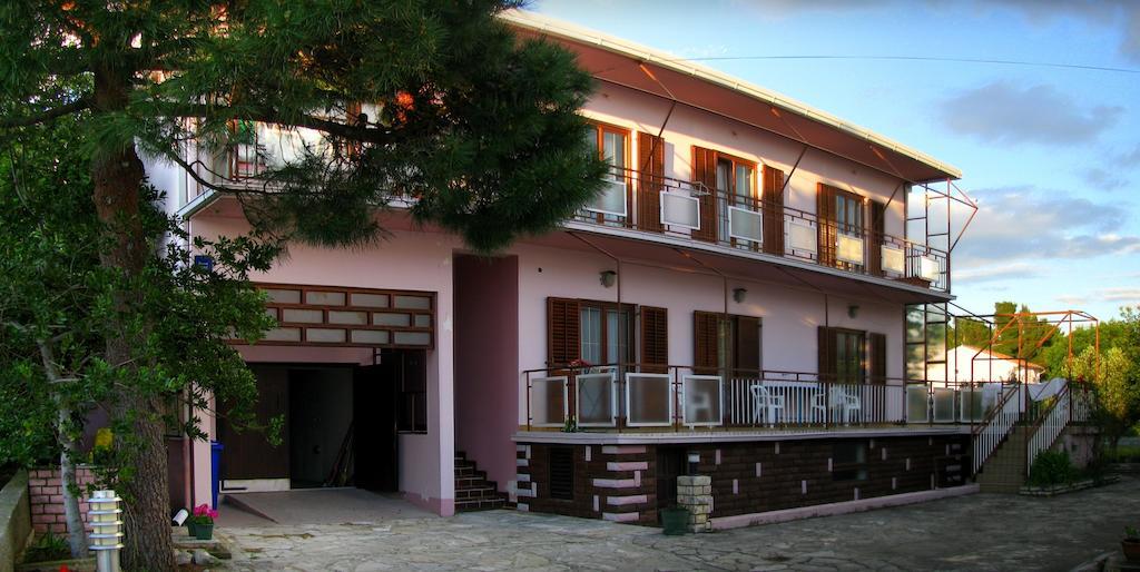 Apartments And Rooms Mare-Monti Стариград-Пакленица Екстериор снимка