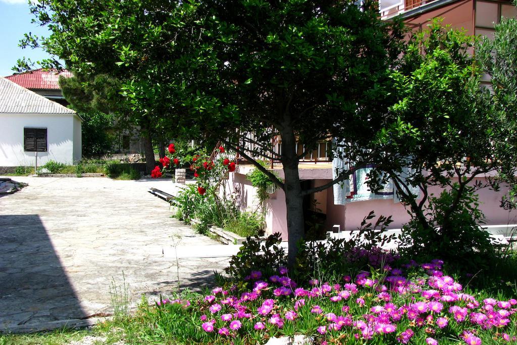 Apartments And Rooms Mare-Monti Стариград-Пакленица Екстериор снимка