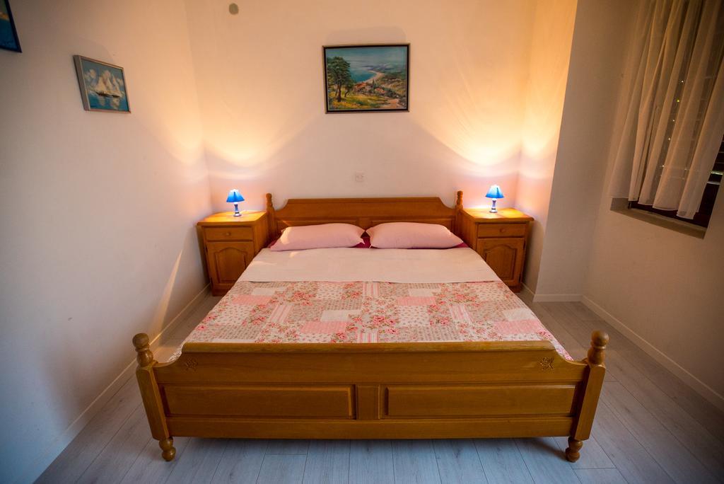 Apartments And Rooms Mare-Monti Стариград-Пакленица Екстериор снимка