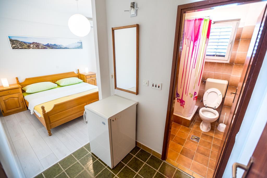 Apartments And Rooms Mare-Monti Стариград-Пакленица Екстериор снимка