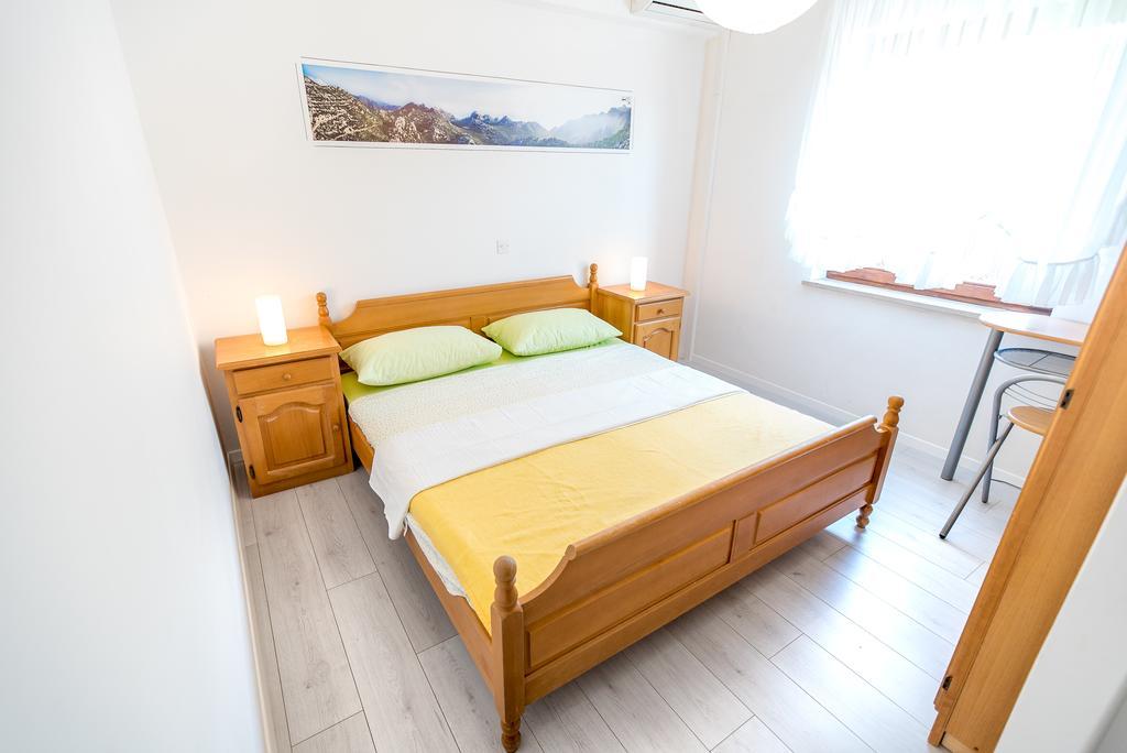 Apartments And Rooms Mare-Monti Стариград-Пакленица Екстериор снимка