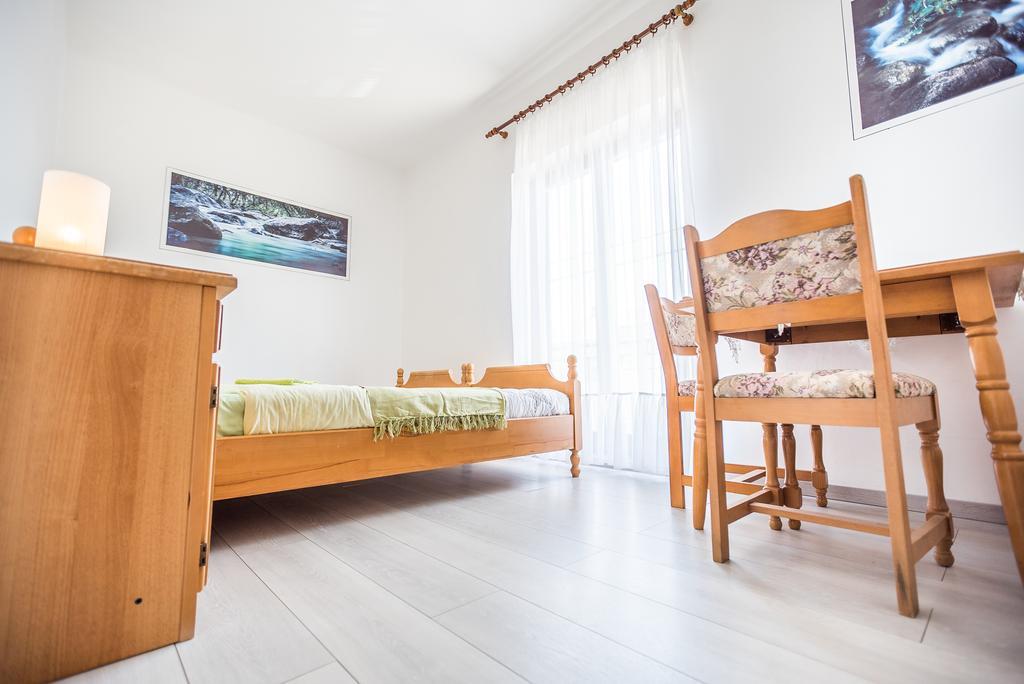 Apartments And Rooms Mare-Monti Стариград-Пакленица Екстериор снимка