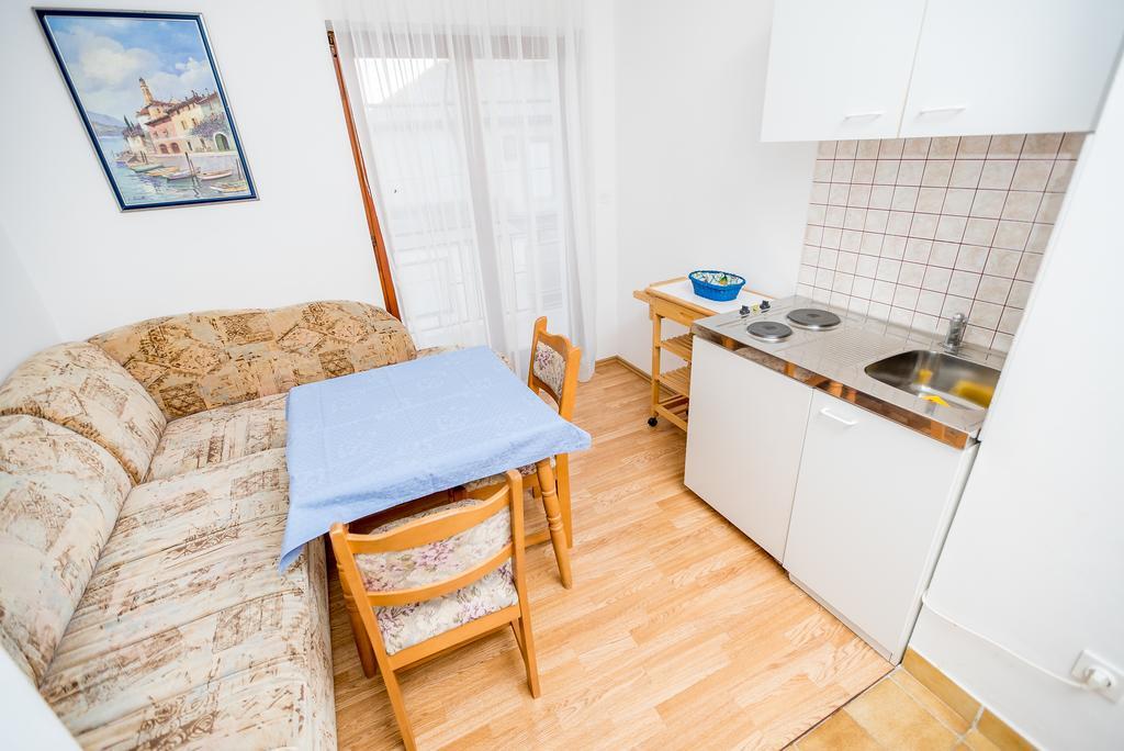 Apartments And Rooms Mare-Monti Стариград-Пакленица Екстериор снимка