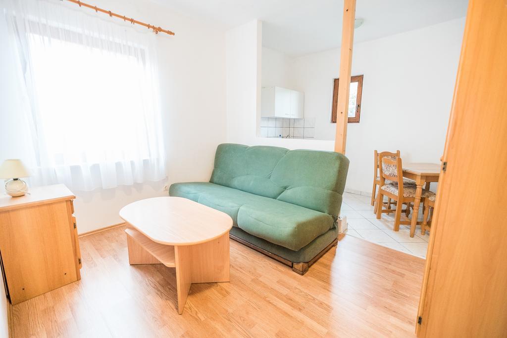 Apartments And Rooms Mare-Monti Стариград-Пакленица Екстериор снимка
