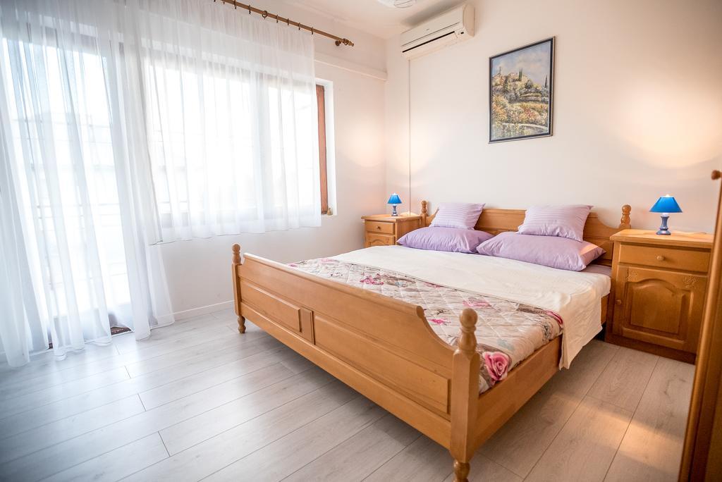 Apartments And Rooms Mare-Monti Стариград-Пакленица Екстериор снимка