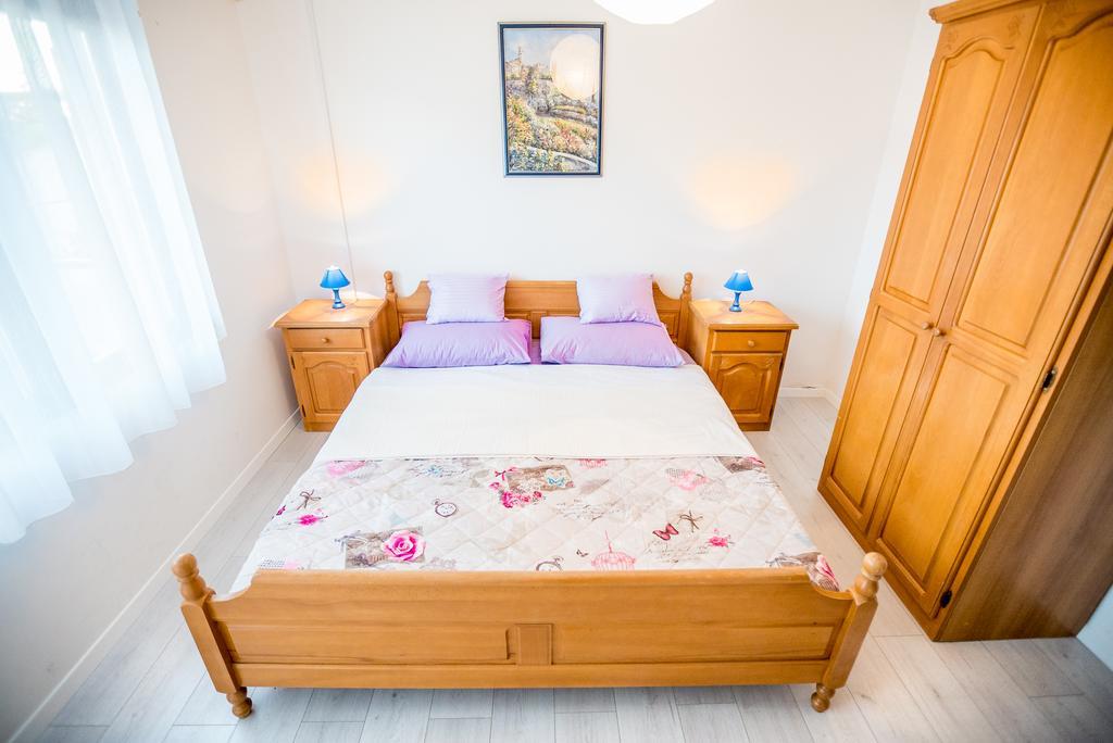 Apartments And Rooms Mare-Monti Стариград-Пакленица Екстериор снимка