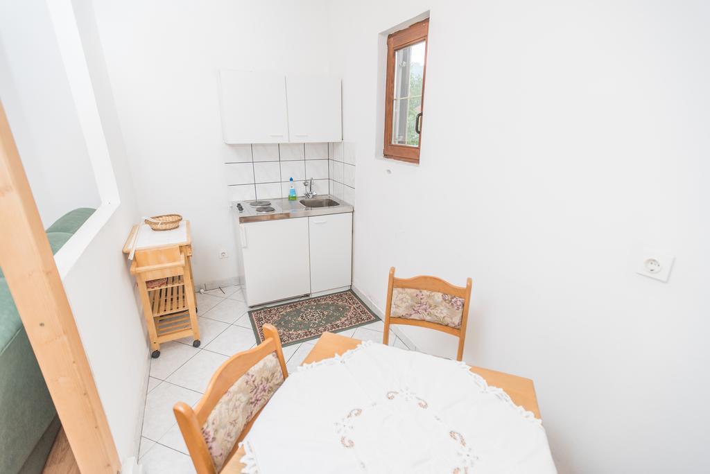 Apartments And Rooms Mare-Monti Стариград-Пакленица Екстериор снимка