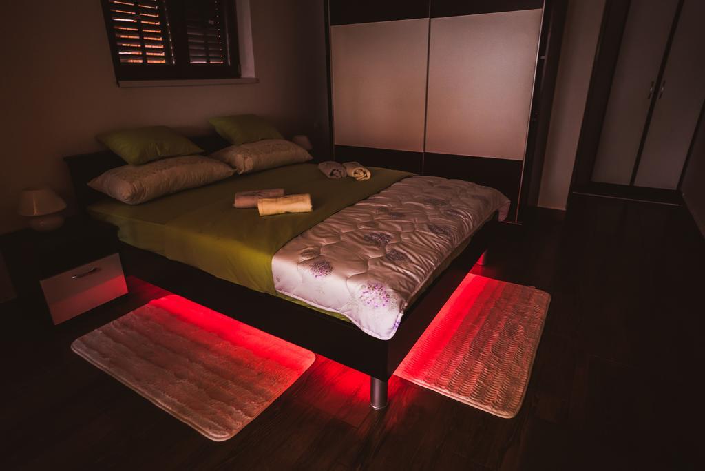Apartments And Rooms Mare-Monti Стариград-Пакленица Екстериор снимка