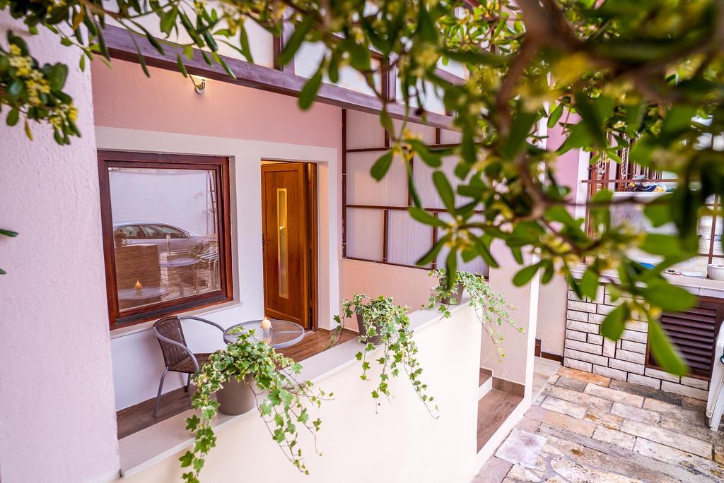 Apartments And Rooms Mare-Monti Стариград-Пакленица Екстериор снимка