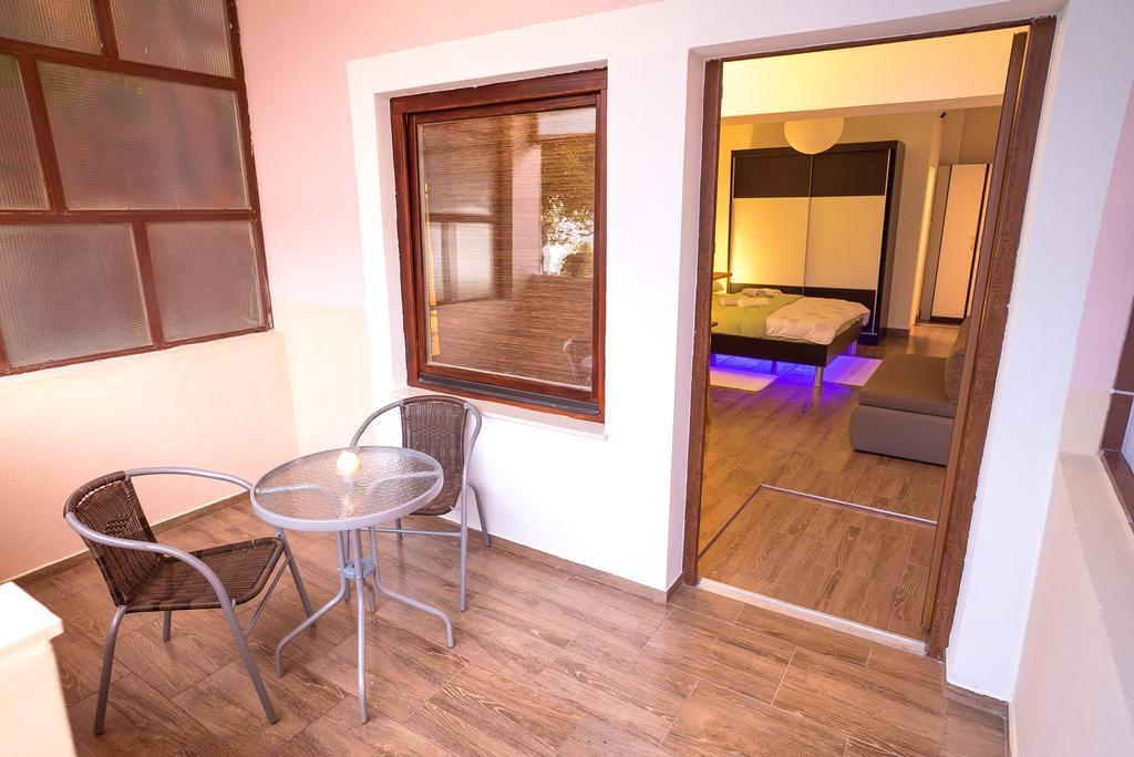 Apartments And Rooms Mare-Monti Стариград-Пакленица Екстериор снимка