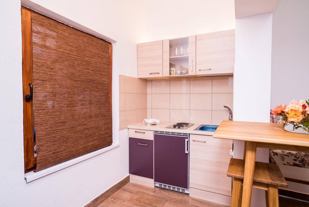 Apartments And Rooms Mare-Monti Стариград-Пакленица Екстериор снимка